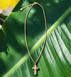 Collier chaîne fine et croix ✨