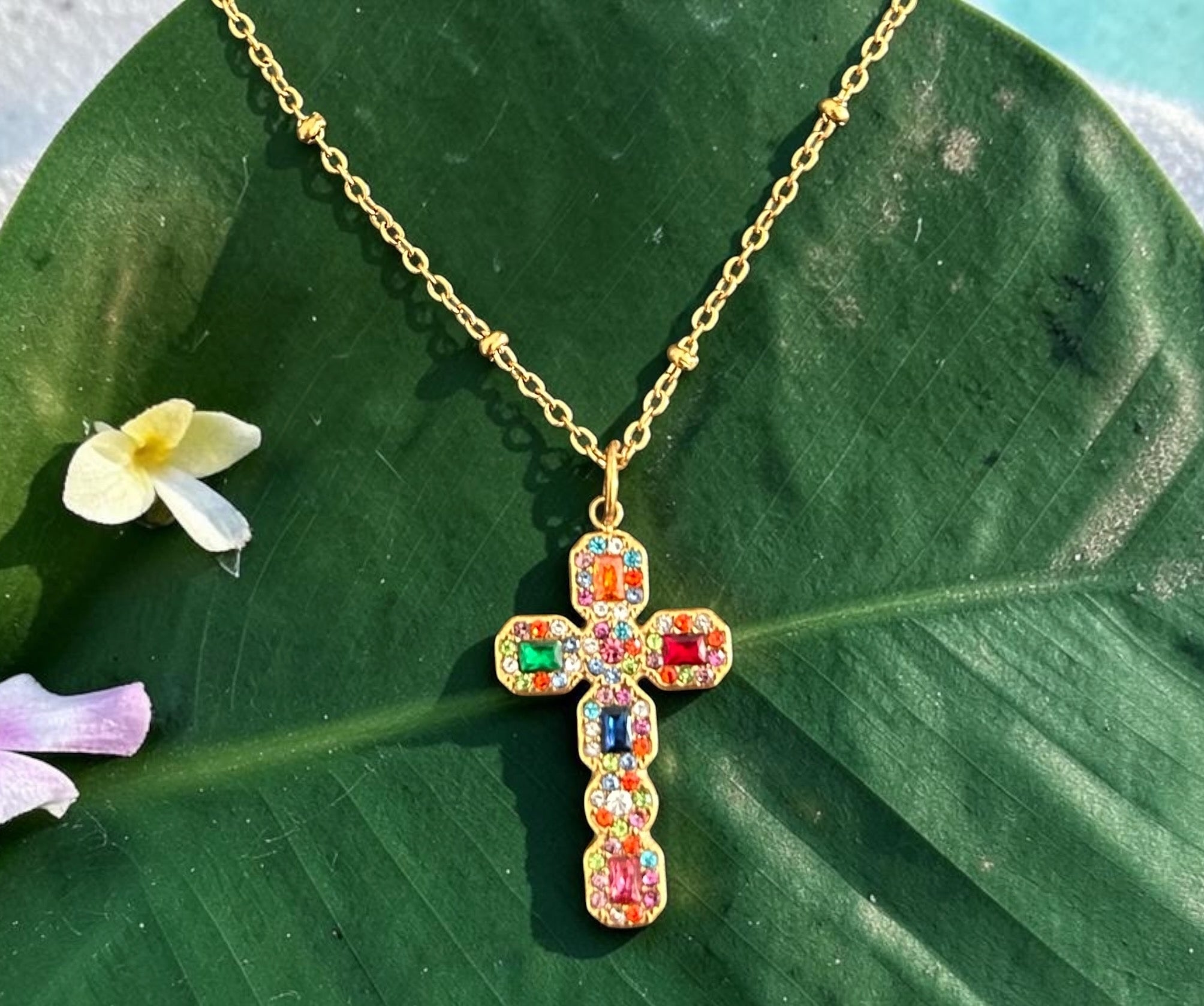 Collier chaîne fine et croix ✨